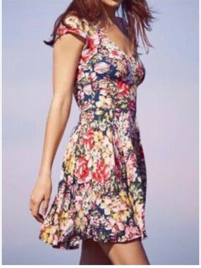 Abercrombie & Fitch Floral Fit and Flare Dress Cutout Back Size M